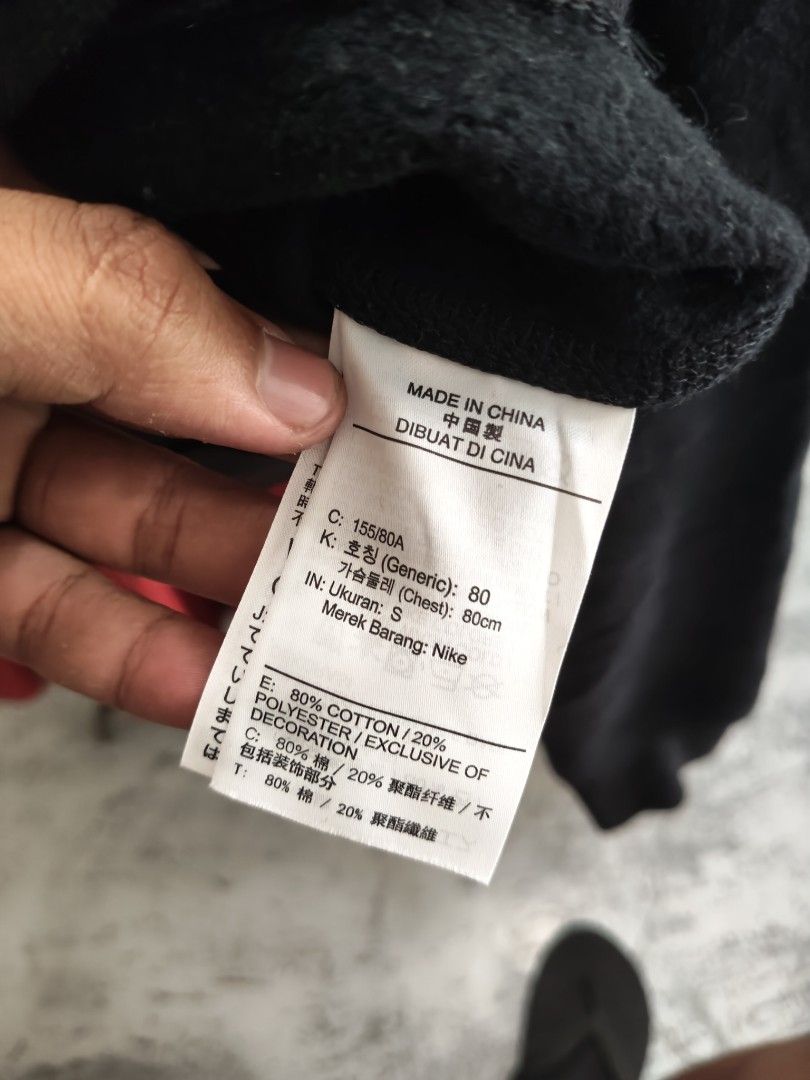 Nike Big Logo Crop Pull over Sweater jacket (Category: Shirts) located in Cabadbaran. Submitted by jem1124 (Listing ID 1463187525, Image 3). Description: 22 width 16.5 length excellent condition No issue.