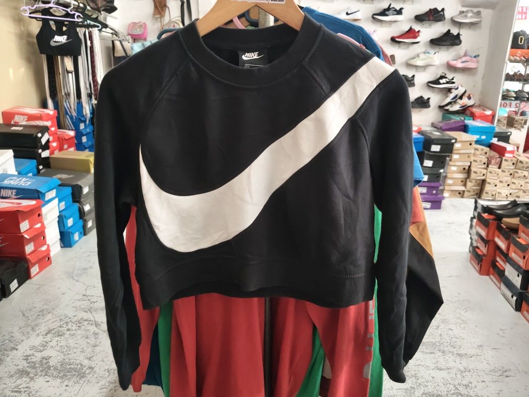Nike Big Logo Crop Pull over Sweater jacket (Category: Shirts) located in Cabadbaran. Submitted by jem1124 (Listing ID 1463187525, Image 1). Description: 22 width 16.5 length excellent condition No issue.