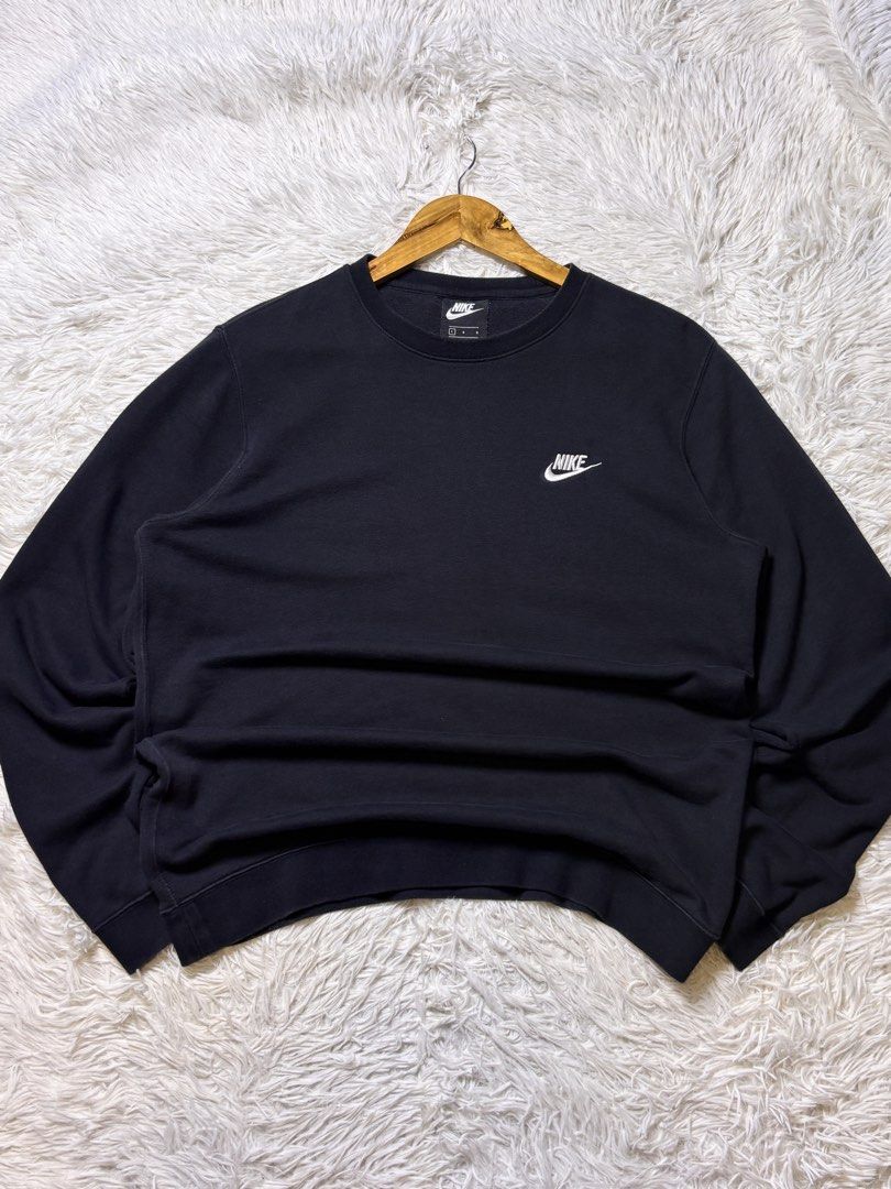 Nike Black Crewneck Sweatshirt Size L (Category: Coats, Jackets and Outerwear) located in Catbalogan. Submitted by christopszxc31 (Listing ID 1463279196, Image 1). Description: - Classic black Nike sweatshirt - Iconic Nike swoosh logo on chest - Made in Thailand - Tagged size L - 21.5x27 - Measurements: Approx. 22" pit to pit, 28" length - Great for everyday wear.