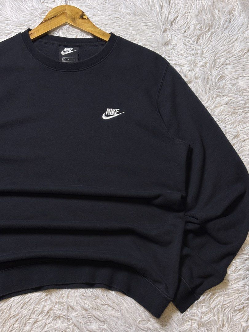 Nike Black Crewneck Sweatshirt Size L (Category: Coats, Jackets and Outerwear) located in Catbalogan. Submitted by christopszxc31 (Listing ID 1463279196, Image 2). Description: - Classic black Nike sweatshirt - Iconic Nike swoosh logo on chest - Made in Thailand - Tagged size L - 21.5x27 - Measurements: Approx. 22" pit to pit, 28" length - Great for everyday wear.
