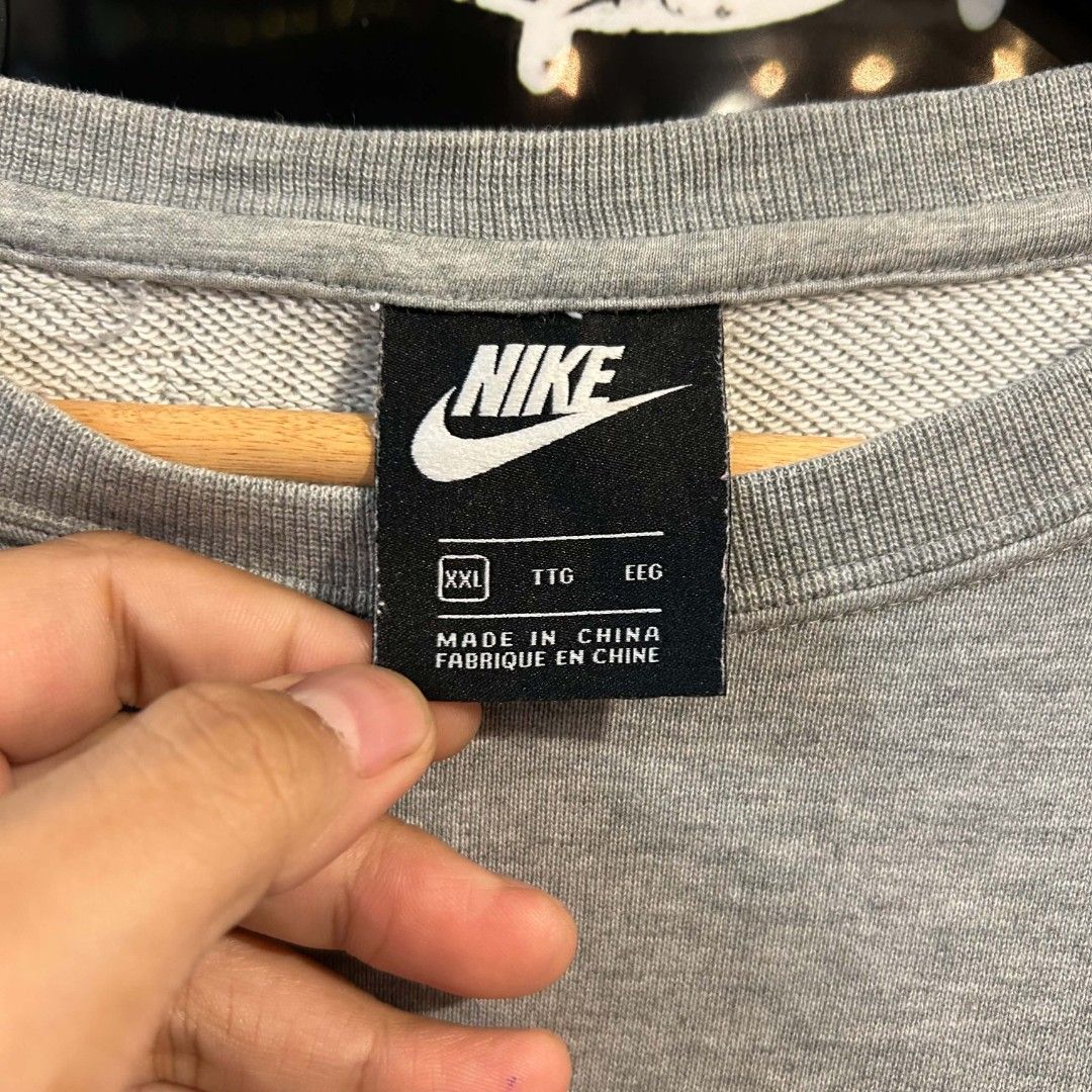 Nike CrewNeck Camo SweatShirt (Category: Coats, Jackets and Outerwear) located in Quezon City. Submitted by streetwearandluxph (Listing ID 1463324778, Image 3). Description: Nike CrewNeck Camo SweatShirt.