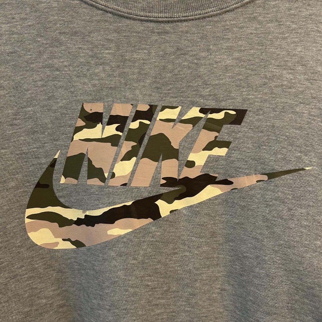 Nike CrewNeck Camo SweatShirt (Category: Coats, Jackets and Outerwear) located in Quezon City. Submitted by streetwearandluxph (Listing ID 1463324778, Image 2). Description: Nike CrewNeck Camo SweatShirt.