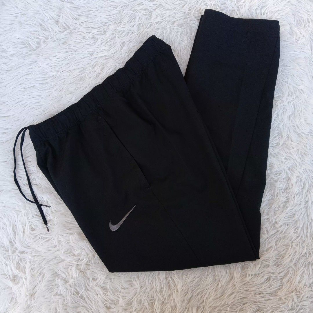 Nike Dri-FIT Training Pants Black Size L (Category: Joggers) located in Gattaran. Submitted by thrift_wiseph (Listing ID 1463198358, Image 1). Description: - Black Nike Dri-FIT training pants - Elastic waistband with drawstring - Two side pockets - Nike logo on the left leg - Made in China - 100% Polyester - Ideal for workouts or casual wear.