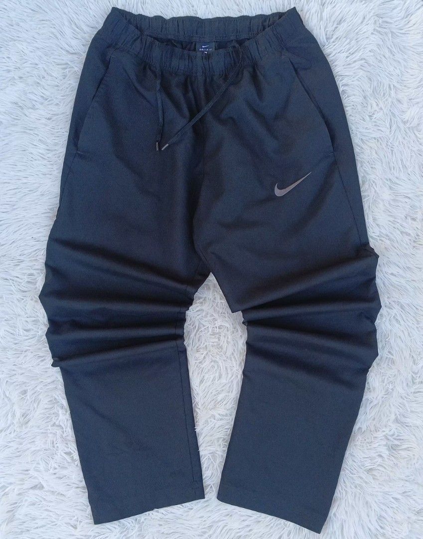 Nike Dri-FIT Training Pants Black Size L (Category: Joggers) located in Gattaran. Submitted by thrift_wiseph (Listing ID 1463198358, Image 2). Description: - Black Nike Dri-FIT training pants - Elastic waistband with drawstring - Two side pockets - Nike logo on the left leg - Made in China - 100% Polyester - Ideal for workouts or casual wear.