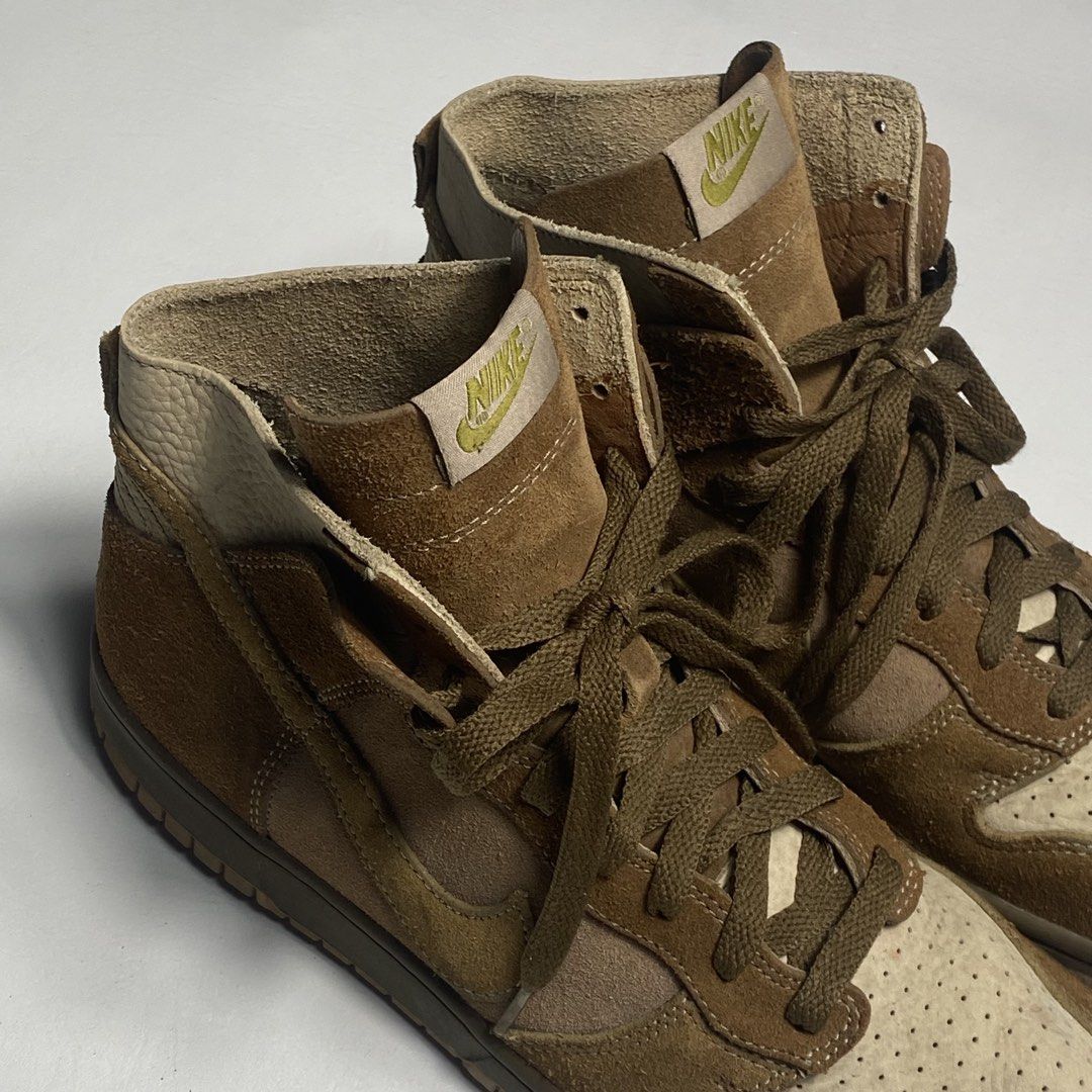 NIKE DUNK HIGH NO LINER WHEAT / GREEN CURRY 2005 (Category: Sneakers) located in Manila. Submitted by valuable_rags (Listing ID 1463129018, Image 2). Description: NIKE DUNK HIGH NO LINER WHEAT / GREEN CURRY 2005 CONDITION : VERYGOOD SIZE : US10 UK9 EUR44 CM28 DIMENSIONS : CM 28 ISSUE : NONE .