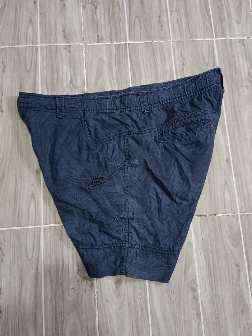 NIKE FLORAL CHINO SHORT (freeshipping) (Category: Shorts) located in Quezon City. Submitted by gyl-stop (Listing ID 1463281909, Image 2). Description: free shipping above the knee 33-35 x 15 very good condi cr: 9.5/10 issue: none.
