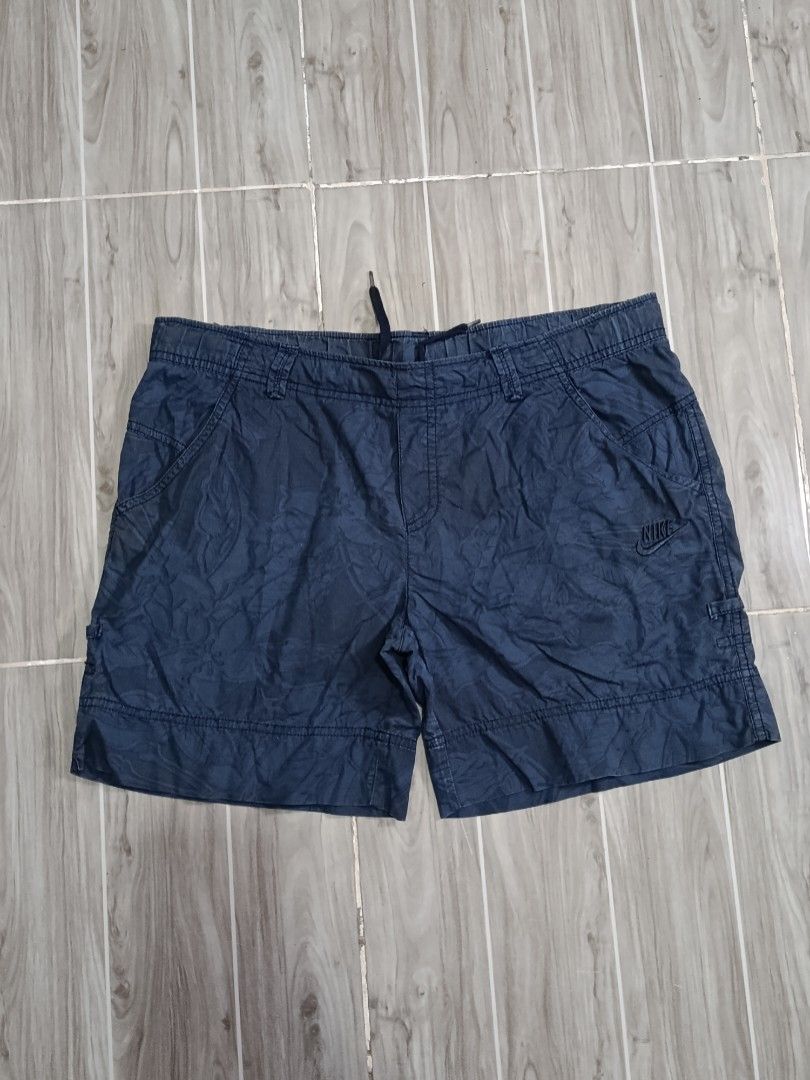 NIKE FLORAL CHINO SHORT (freeshipping) (Category: Shorts) located in Quezon City. Submitted by gyl-stop (Listing ID 1463281909, Image 1). Description: free shipping above the knee 33-35 x 15 very good condi cr: 9.5/10 issue: none.