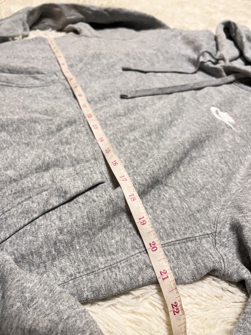 Nike Grey Pullover Hoodie Sweatshirt (Category: Coats, Jackets and Outerwear) located in General Santos City (Dadiangas). Submitted by crisjayg (Listing ID 1463324750, Image 2). Description: - Grey Nike Hoodie - Size: Medium (M) - Material: 80% Cotton, 20% Polyester (Body); 100% Cotton (Hood Lining) - Origin: Made in Malaysia - Features: Comfortable, stylish, great for everyday wear.