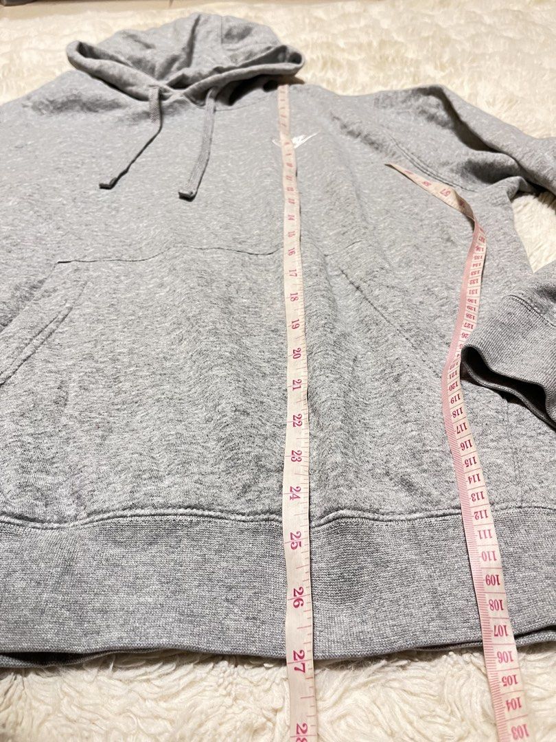 Nike Grey Pullover Hoodie Sweatshirt (Category: Coats, Jackets and Outerwear) located in General Santos City (Dadiangas). Submitted by crisjayg (Listing ID 1463324750, Image 3). Description: - Grey Nike Hoodie - Size: Medium (M) - Material: 80% Cotton, 20% Polyester (Body); 100% Cotton (Hood Lining) - Origin: Made in Malaysia - Features: Comfortable, stylish, great for everyday wear.