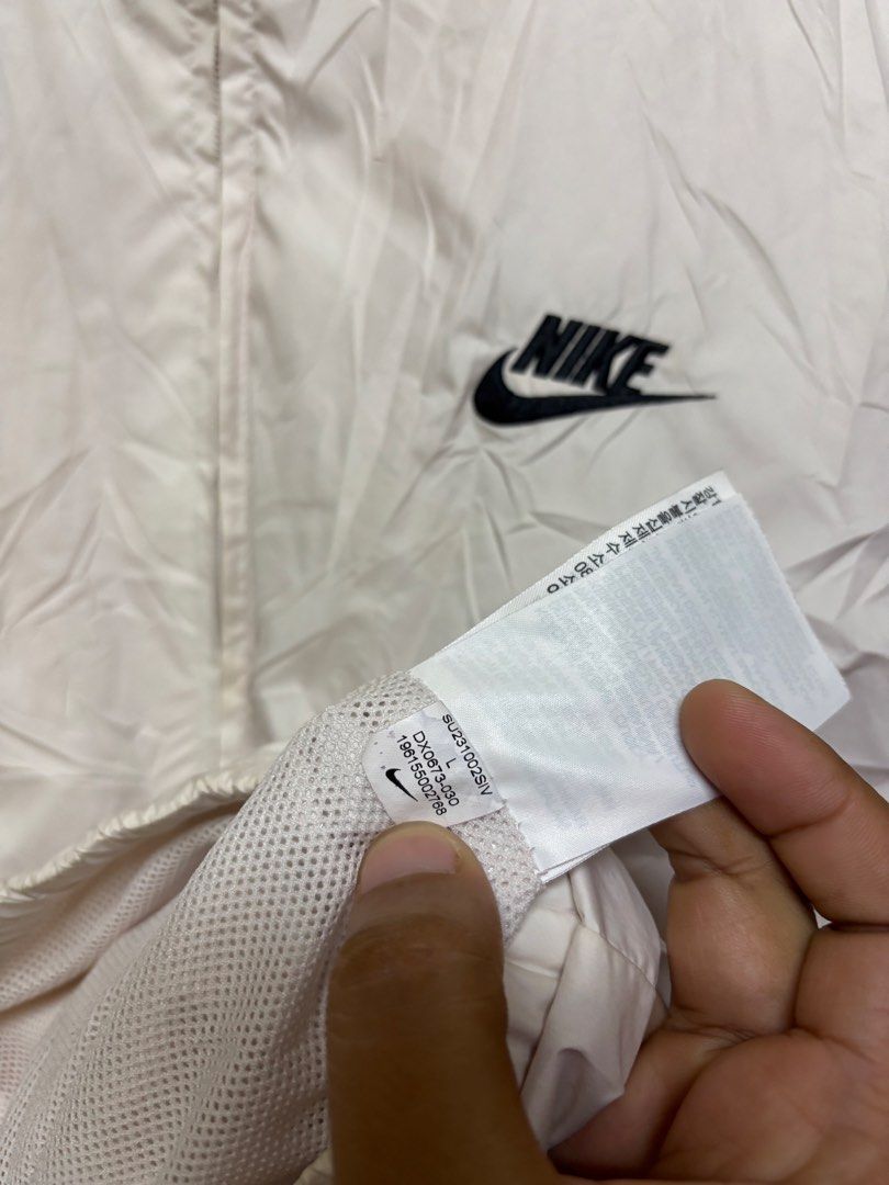 Nike Jacket Woven (Category: Coats, Jackets and Outerwear) located in Cavite. Submitted by staythrifted.23 (Listing ID 1463287626, Image 3). Description: Nike Club Woven Jacket Large on 🏷️ Dimes : Length 27 Width 22 Condition : Excellent to Very good Color rate : 9.7/10 Issue : ❌ Need wash 📩📩📩 Loc. Cavite We ship nationwide Payment first 📌DISCLAIMER: We are not associated or affiliated with any brand posted. 📃ALL COPYRIGHT AND TRADEMARKS RE