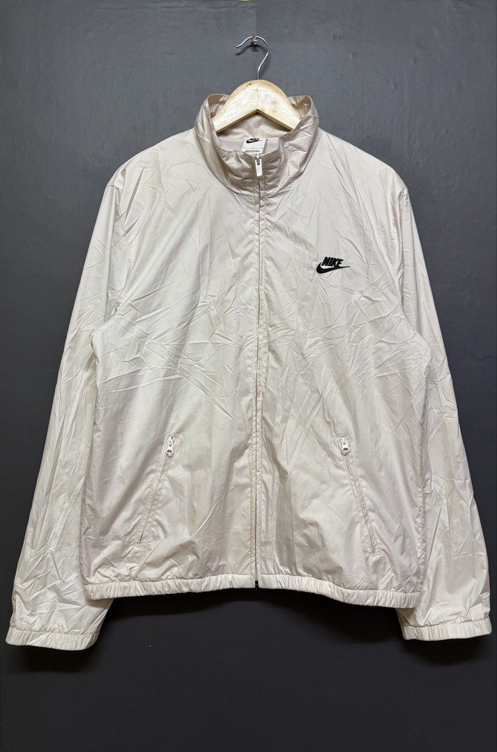 Nike Jacket Woven (Category: Coats, Jackets and Outerwear) located in Cavite. Submitted by staythrifted.23 (Listing ID 1463287626, Image 1). Description: Nike Club Woven Jacket Large on 🏷️ Dimes : Length 27 Width 22 Condition : Excellent to Very good Color rate : 9.7/10 Issue : ❌ Need wash 📩📩📩 Loc. Cavite We ship nationwide Payment first 📌DISCLAIMER: We are not associated or affiliated with any brand posted. 📃ALL COPYRIGHT AND TRADEMARKS RE