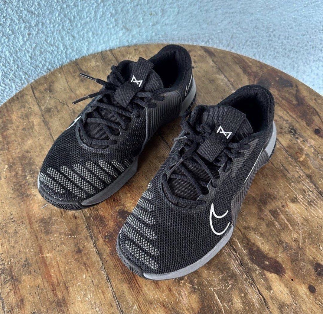 Nike Metcon 9 Women’s US8 (Category: Sneakers) located in Las Pinas. Submitted by prelovedbyaix (Listing ID 1463197714, Image 2). Description: - Brand: Nike - Model: Metcon 9 - Size: Women's US 8 (EU 39 / UK 6) - Color: Black/Anthracite - Includes: Original box.