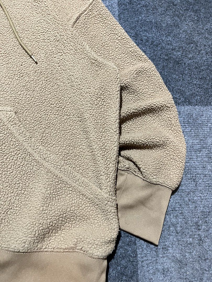nike mid swoosh plush pullover hoodie (Category: Hoodies) located in Naga. Submitted by kots_rojan (Listing ID 1463261614, Image 3). Description: nike mid swoosh plush pullover hoodie size L 25*26.5 boxy excellent condition no issue complete tags colorr rate 10/10.