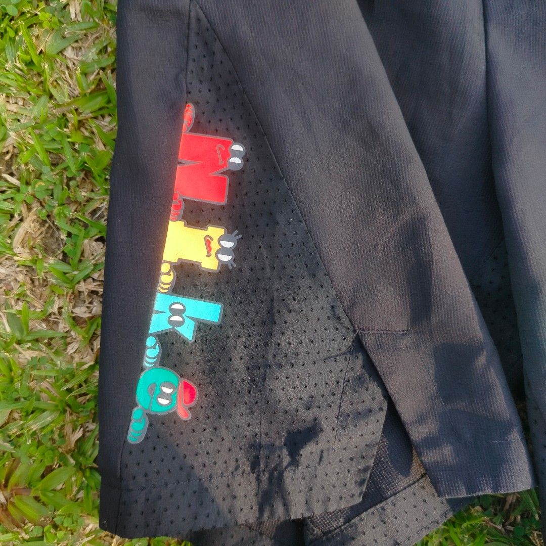 Nike Modern Bubble Swoosh Shorts (Category: Coats, Jackets and Outerwear) located in Alabel. Submitted by gee.7thstreetz (Listing ID 1463161867, Image 3). Description: Modern Nike athletic shorts with graphic bubble Swoosh detail and mesh panels. no issue L: 17.5 W: 12 leg opening sa baba 9.5.