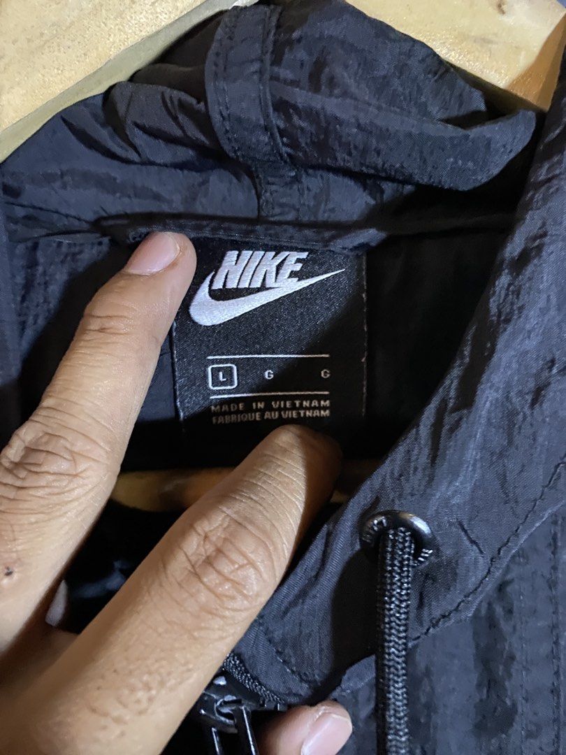 Nike Nylon Jacket (Category: Coats, Jackets and Outerwear) located in Davao. Submitted by msthrifted (Listing ID 1463320118, Image 3). Description: Size Large No issues.