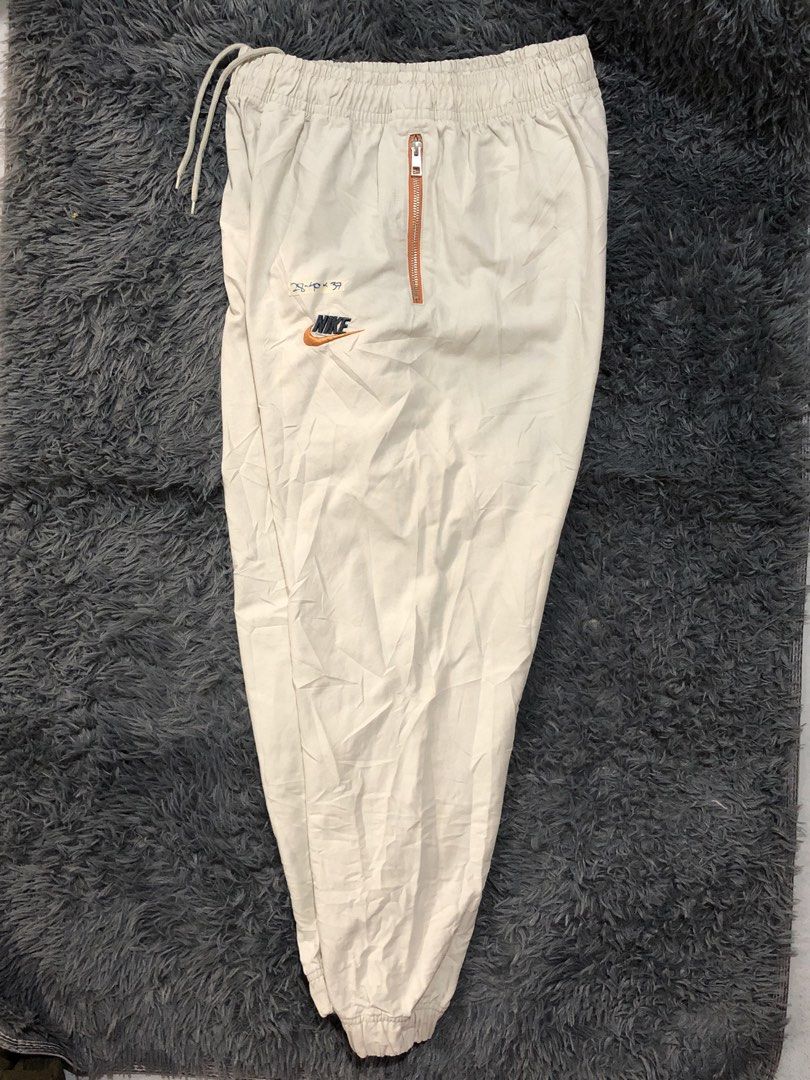 Nike Pants (Category: Joggers) located in Manila. Submitted by raremountain00 (Listing ID 1463282866, Image 2). Description: Authentic Excellent condition No issue.