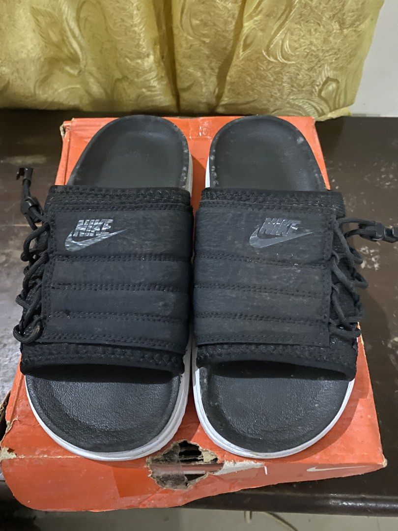 Nike shoe (Category: Slippers & Slides) located in Quezon City. Submitted by kimchiman28 (Listing ID 1463265336, Image 1). Description: Baka may gusto bumili 1200 nalang po silang dalawa both original .