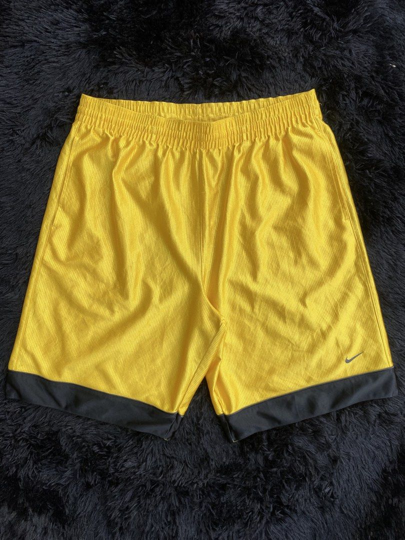 NIKE SHORTS (Category: Shorts) located in Manila. Submitted by luckydeer-3495 (Listing ID 1463225126, Image 1). Description: 📍SIZE : LARGE ‎📍WAIST : 34 STRECHABLE 📍LENGTH : 21.5 ‎📍9.9/10 COLORATE ‎📍NO ISSUE EXCELLENT CONDITION .