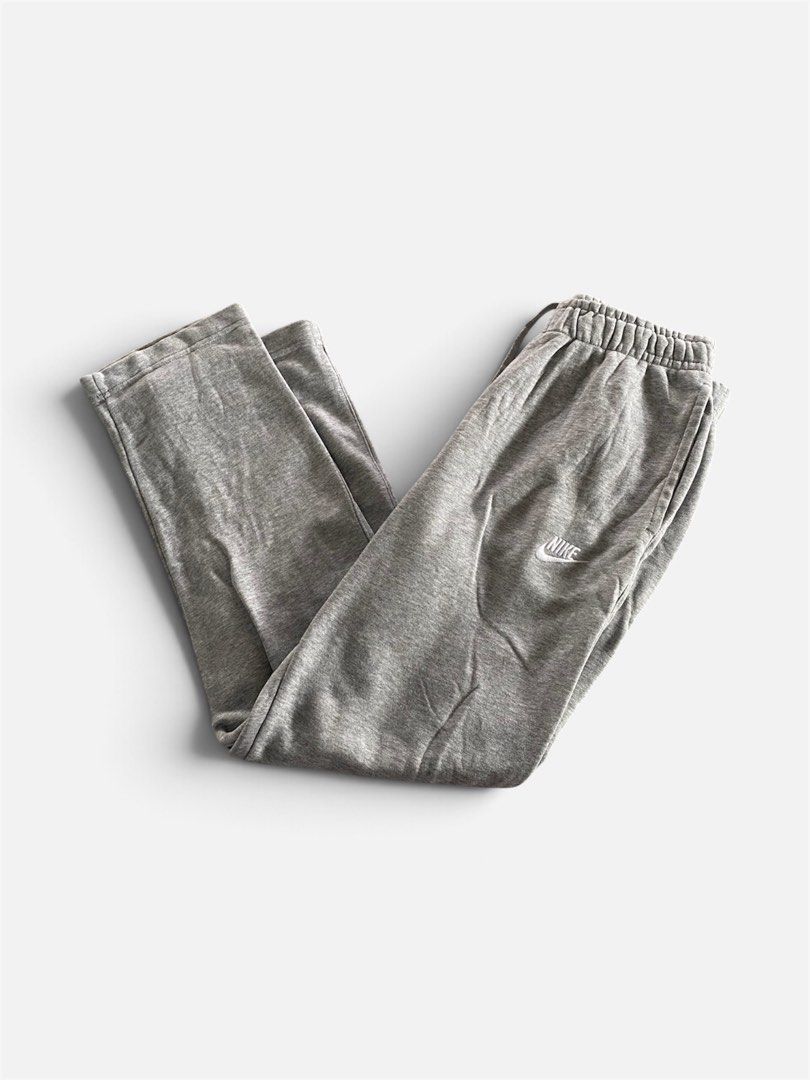 Nike side logo sweat pants (Category: Activewear) located in Las Pinas. Submitted by y2k_archievefinds (Listing ID 1463136824, Image 1). Description: 10/10 Color rate No sign of issue No flaws Flawless condition 28-36 WIDTH 38 LENGTH STRETCHABLE SWEAT PANTS 📲📲📲📲.