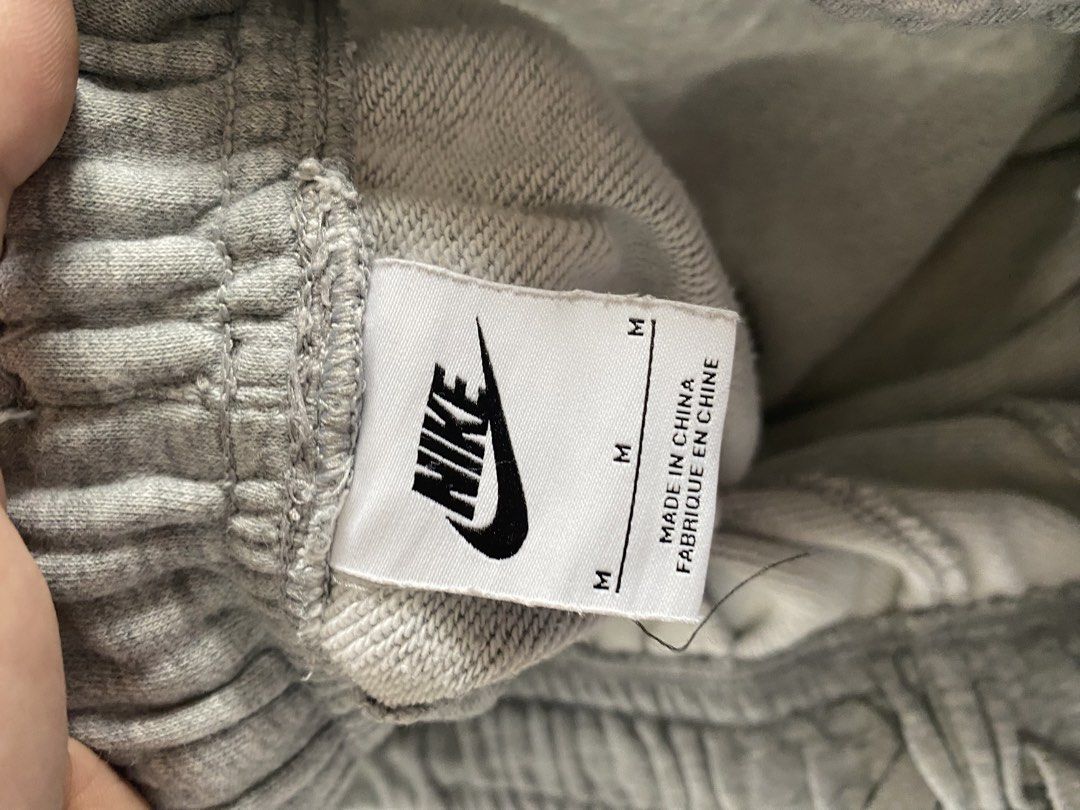 Nike side logo sweat pants (Category: Activewear) located in Las Pinas. Submitted by y2k_archievefinds (Listing ID 1463136824, Image 3). Description: 10/10 Color rate No sign of issue No flaws Flawless condition 28-36 WIDTH 38 LENGTH STRETCHABLE SWEAT PANTS 📲📲📲📲.