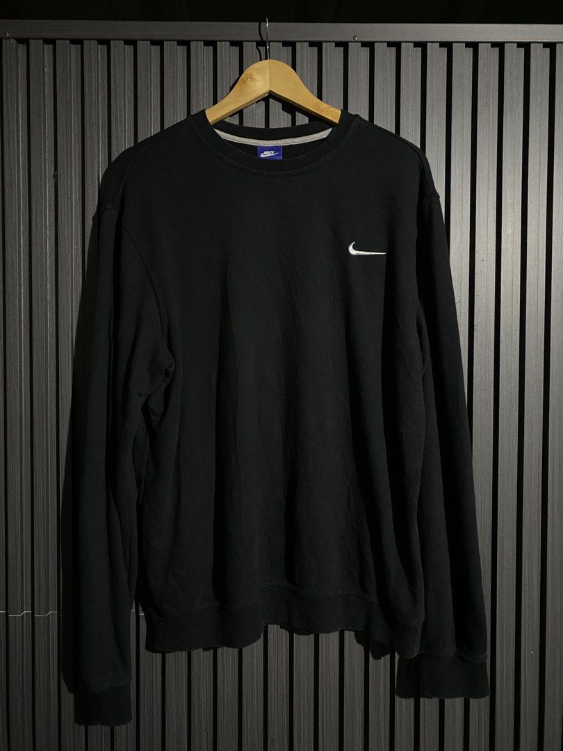 Nike sweatshirt (Category: Hoodies) located in Digos. Submitted by geo_thrift (Listing ID 1463279813, Image 1). Description: 22/29.