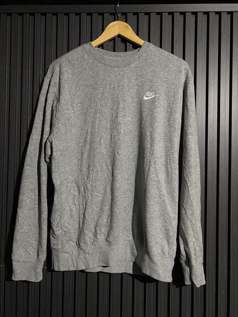 Nike sweatshirt (Category: Hoodies) located in Digos. Submitted by geo_thrift (Listing ID 1463279920, Image 1). Description: 22/28.