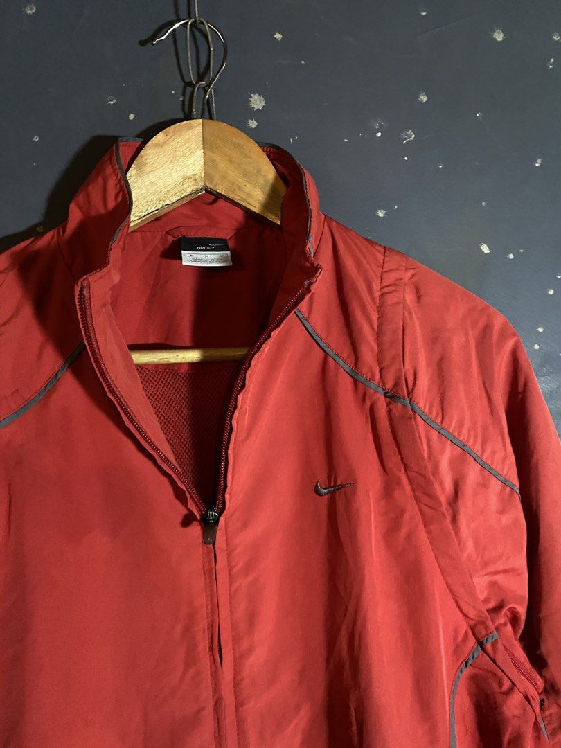 Nike Track jacket (Category: Coats, Jackets and Outerwear) located in Davao. Submitted by msthrifted (Listing ID 1463318310, Image 3). Description: Size Large No issue .