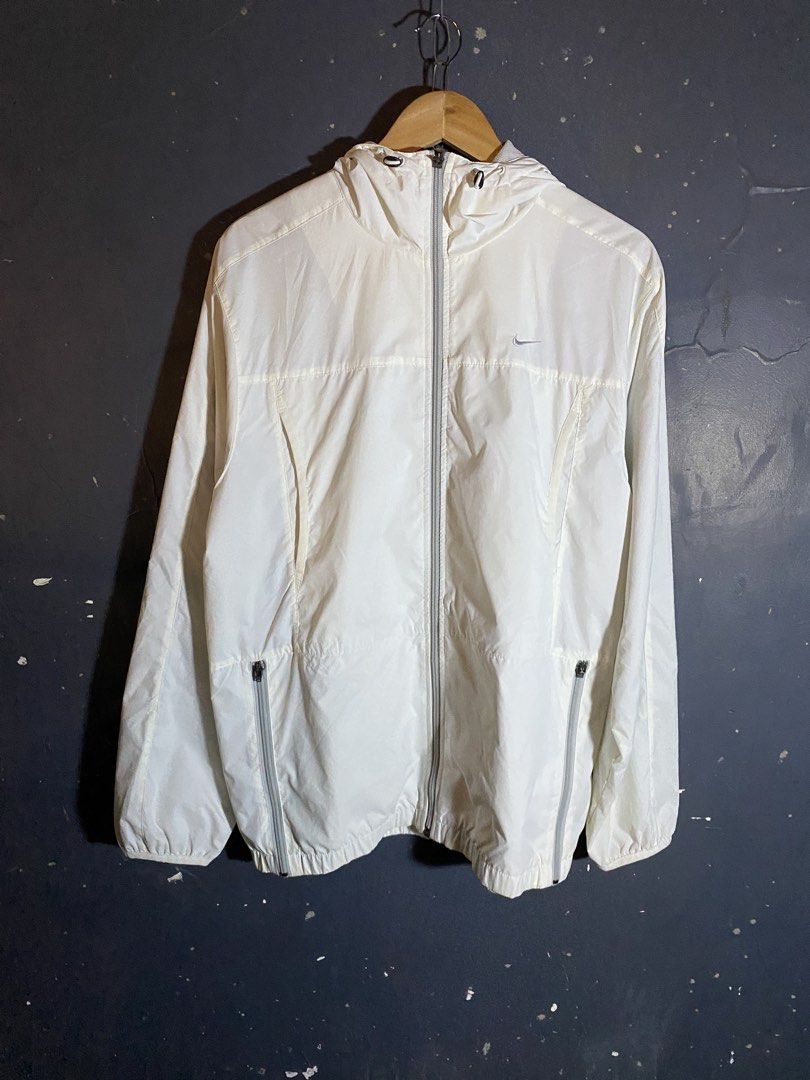 Nike Windbreaker (Category: Coats, Jackets and Outerwear) located in Davao. Submitted by msthrifted (Listing ID 1463320082, Image 1). Description: Size Large No flaws.