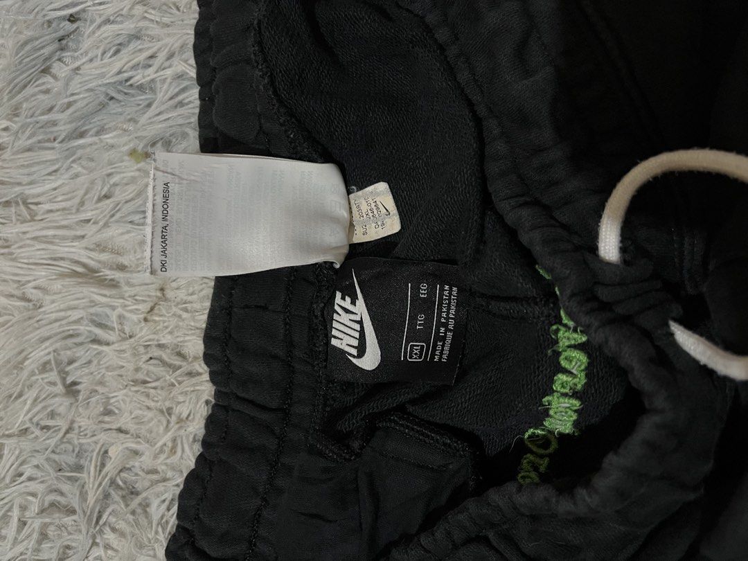 NIKE WORLD TOUR (Category: Shorts) located in Manila. Submitted by more_rome (Listing ID 1463323115, Image 2). Description: .