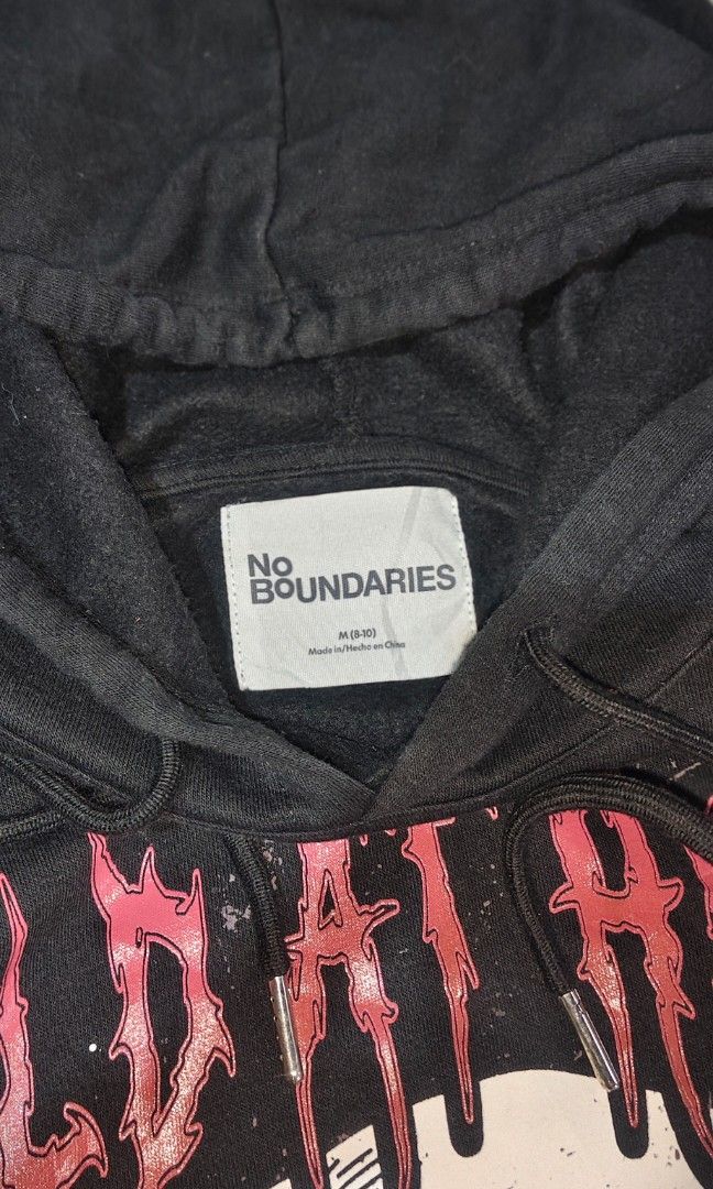 NO BOUNDARIES SKULL GRAPHIC (Category: Hoodies) located in Santiago. Submitted by ilocano.thrift (Listing ID 1463127573, Image 2). Description: NO BOUNDARIES SKULL GRAPHIC LARGE DIMES W21-L27 EXCELLENT CONDITION NO ISSUE.