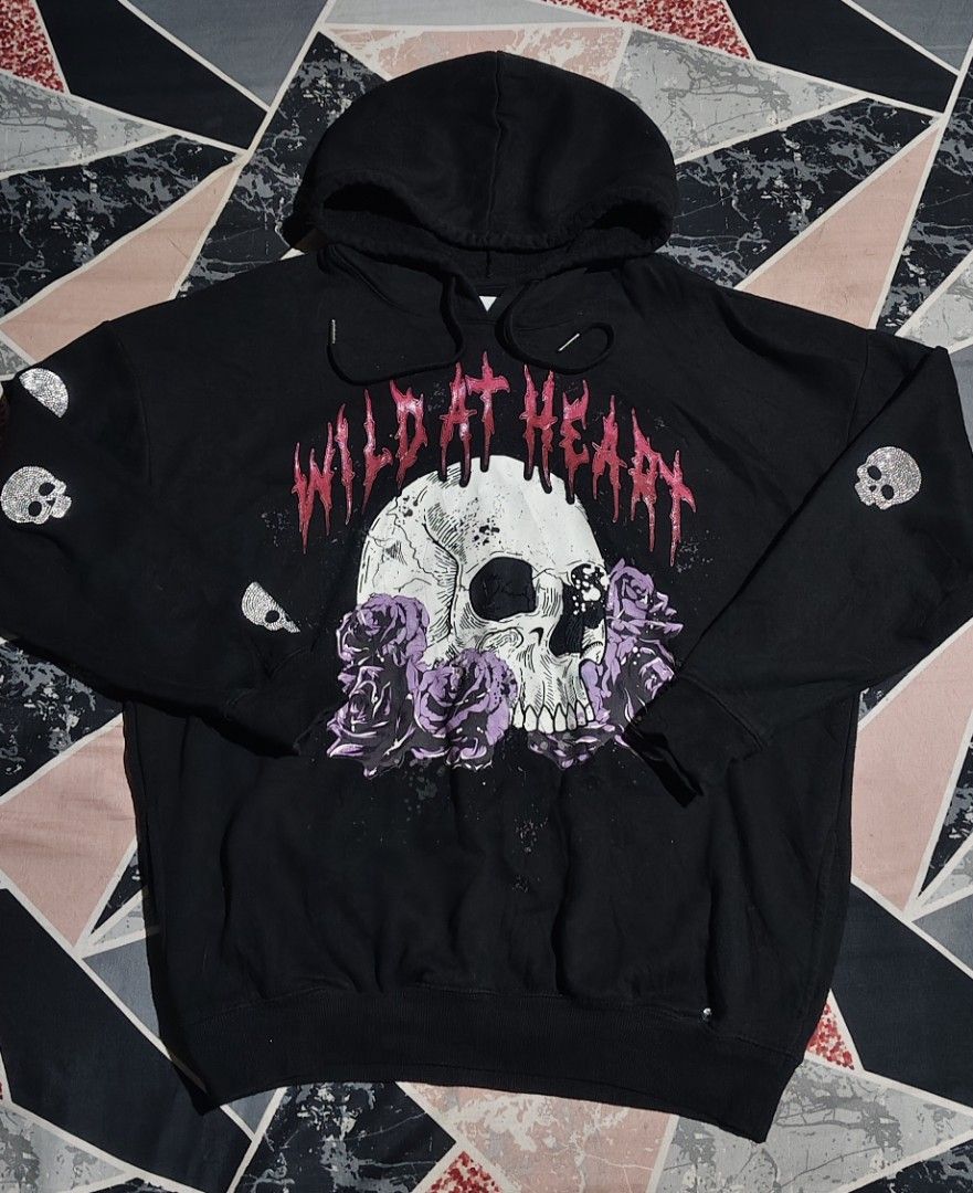 NO BOUNDARIES SKULL GRAPHIC (Category: Hoodies) located in Santiago. Submitted by ilocano.thrift (Listing ID 1463127573, Image 1). Description: NO BOUNDARIES SKULL GRAPHIC LARGE DIMES W21-L27 EXCELLENT CONDITION NO ISSUE.