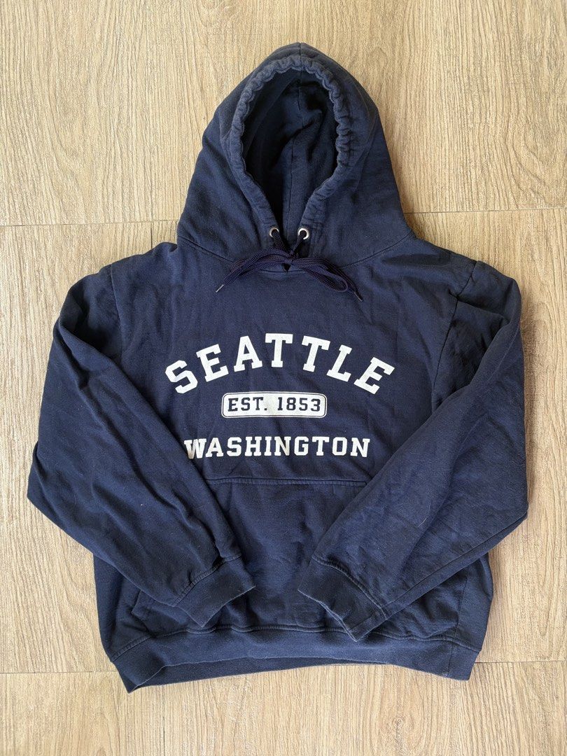 No brand hoodie (Category: Coats, Jackets and Outerwear) located in Ozamiz City. Submitted by saitofinds (Listing ID 1463262584, Image 1). Description: PRE-LOVED HOODIES🤩 All are negotiable Condition 9/10 Add sf Pm for inquiries📩 📍Ozamiz City.