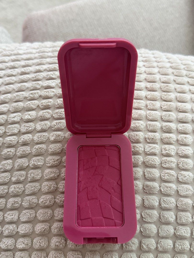 NYX Professional Makeup Buttermelt Blush (Category: Makeup) located in Pasig City. Submitted by zenowl.61105a (Listing ID 1463200764, Image 2). Description: - NYX Buttermelt Blush - Vibrant pink shade - Unique textured powder surface - Compact and portable design - Perfect for adding a pop of color to cheeks.