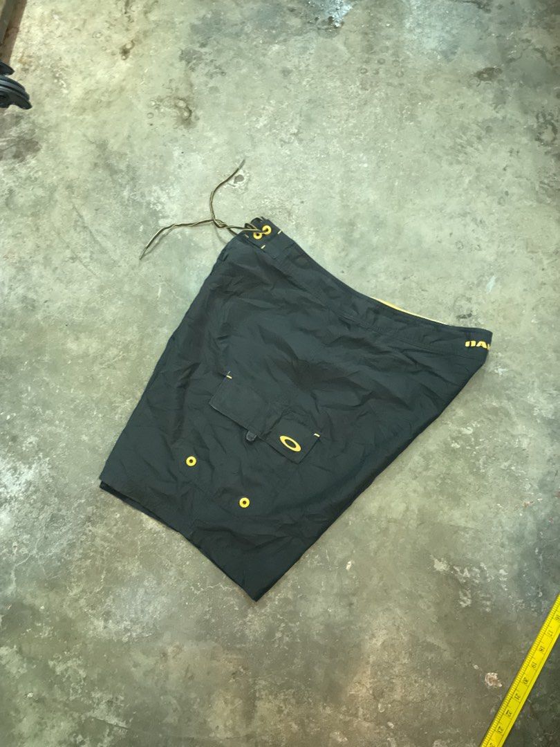 Oakley (Category: Activewear) located in Manila. Submitted by teampuyat224792 (Listing ID 1463236632, Image 3). Description: brand - Oakley condition - pristine waistline - 36 thigh - 15 length - 21 hem - 12.5 .