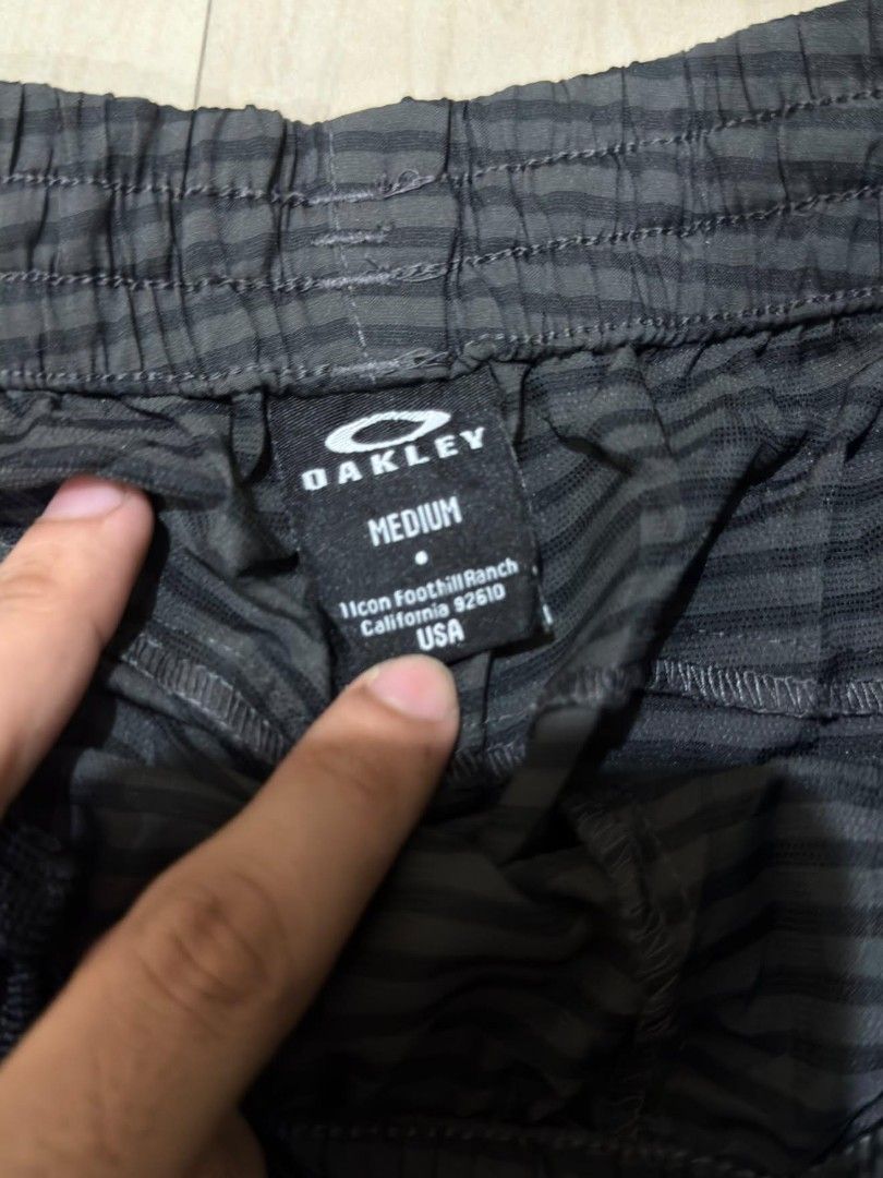 Oakley (Category: Activewear) located in Manila. Submitted by luckyeagle-cd5bf5 (Listing ID 1463260001, Image 3). Description: .