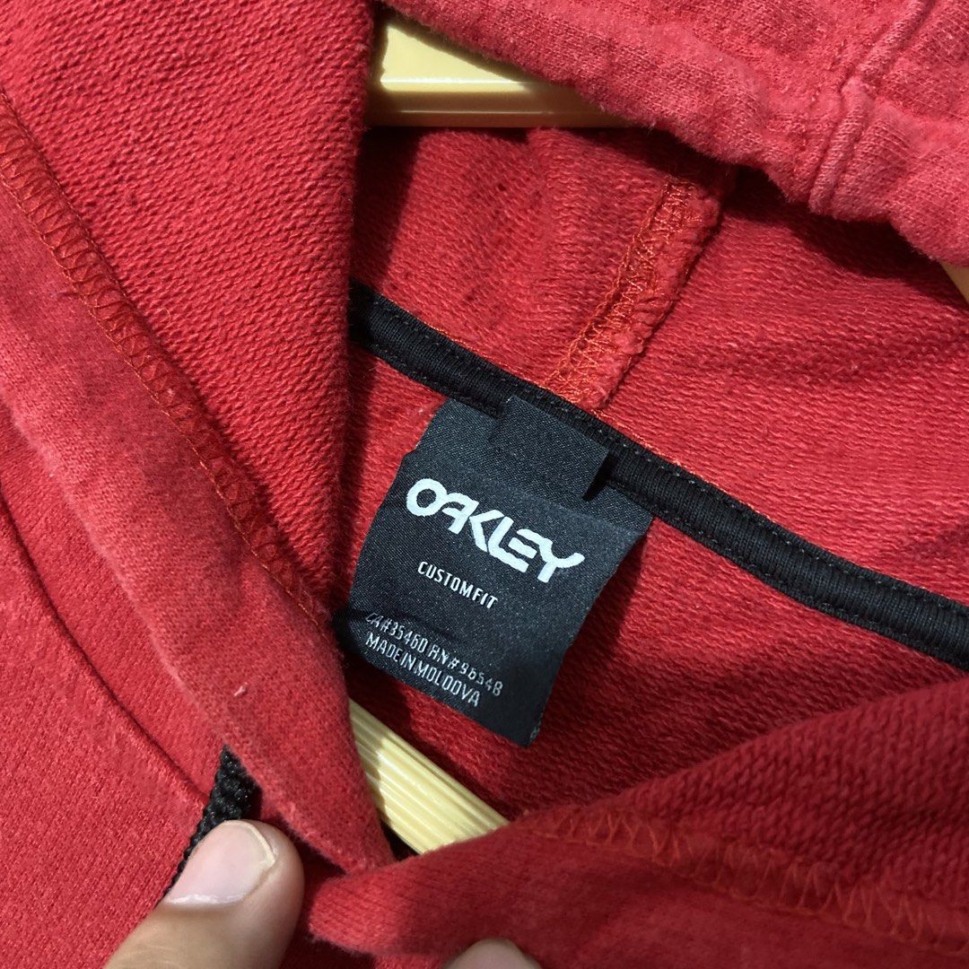 Oakley (Category: Coats, Jackets and Outerwear) located in Batangas. Submitted by hanz.dodge (Listing ID 1463264703, Image 3). Description: Oakley 📌23 Width / 29 Length (Large Best fit) 📌8.8/10 Color Rate 📌No Major Flaws, small pinhole🙅🏻‍♂️ 📌Excellent Condition 🏷️580.