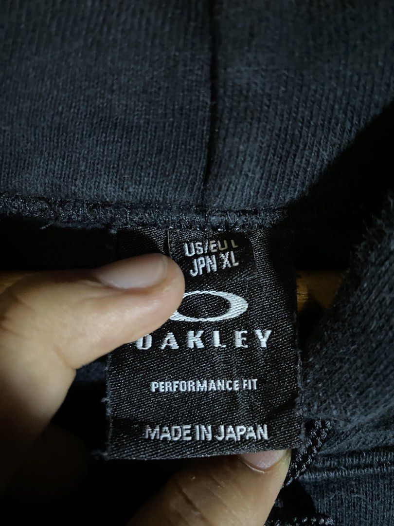 Oakley Fragment Hoodie (Category: Coats, Jackets and Outerwear) located in Davao. Submitted by msthrifted (Listing ID 1463319292, Image 3). Description: Size Xl No flaws.
