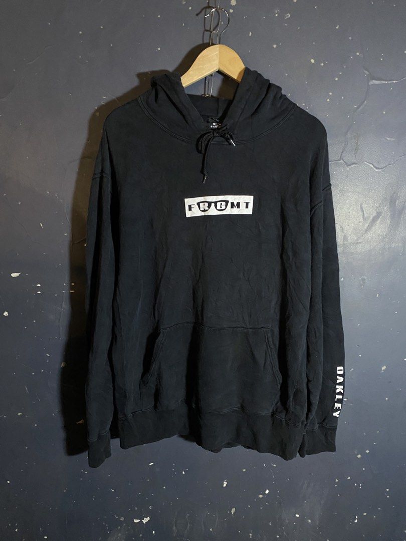 Oakley Fragment Hoodie (Category: Coats, Jackets and Outerwear) located in Davao. Submitted by msthrifted (Listing ID 1463319292, Image 1). Description: Size Xl No flaws.