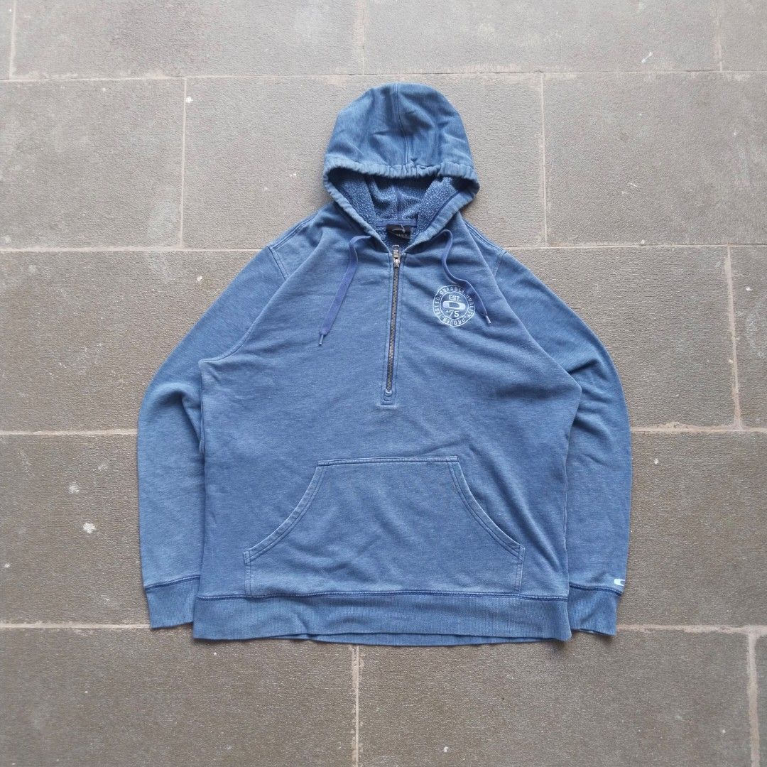 Oakley Half-Zip Hoodie Fleece Blue Jacket Pullover (Category: Coats, Jackets and Outerwear) located in Munoz. Submitted by ukay.kay.jay (Listing ID 1463183797, Image 1). Description: Brand: Oakley Condition: 8.5/10 Color Rate: 9/10 Issue: Small damage on exterior fabric (see last pic) Extra Info: Authentic, Comfortable, Aesthetic Dimes: 28(L)x23(W) in Price: 500+sf (All items are negotiable) Shipping: J&T (Preferred), LBC Payment: Gcash (Preferre