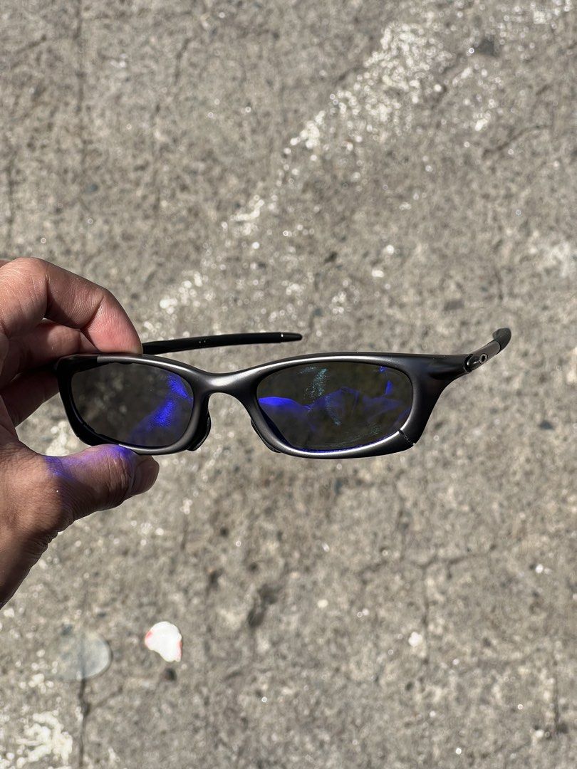 Oakley Mag Four (Category: Sunglasses & Eyewear) located in Caloocan City. Submitted by barty_blur (Listing ID 1463281980, Image 2). Description: Oakley Mag Four •Metal frame •Polarized lenses with Oakley zipper bag, wiper, & pouch Free deliver sa malapit 📍South Caloocan 1,750.