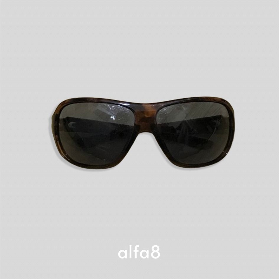 Oakley Underspin Tortoise Shell Sunglasses Frame Y2K Grunge 2000s Tuscan (Category: Sunglasses & Eyewear) located in Imus. Submitted by alfa_8 (Listing ID 1463170901, Image 2). Description: Flaw: Polarized Film Delamination. Oakley sunglasses with a tortoise shell frame. Dark lenses. Sporty design. Great for sunny days. Shows some signs of wear but still functional. Check photos for details..
