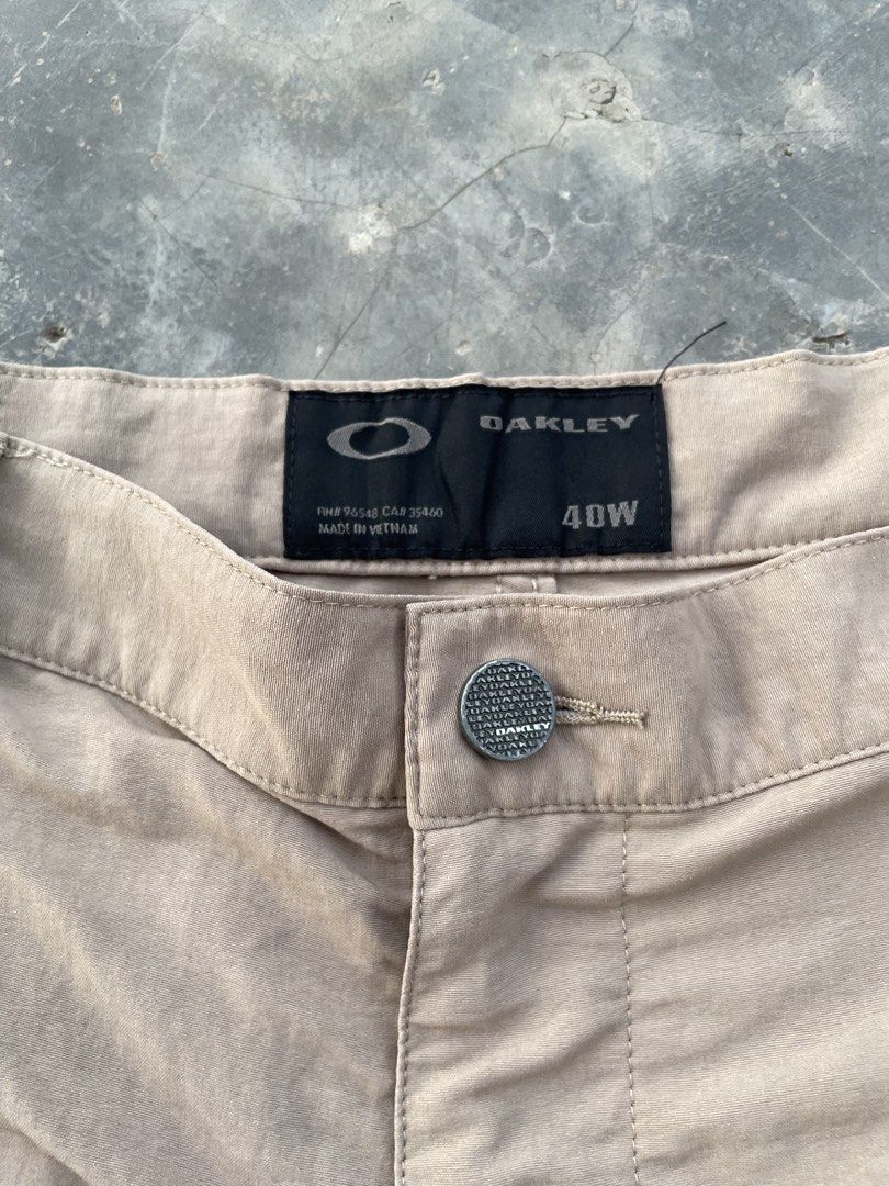 Oakley Vintage Jorts (Category: Shorts) located in Tagum. Submitted by yj-repethrift (Listing ID 1463310662, Image 3). Description: Dimes : W40 L28 T13 L.O 13 Condition : Great Condition Color Rate : 9/10 Issue : No issue Need Wash.