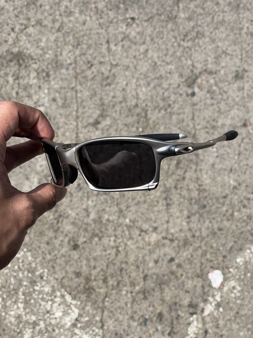 Oakley X-Squared (Category: Sunglasses & Eyewear) located in Caloocan City. Submitted by barty_blur (Listing ID 1463282324, Image 2). Description: Oakley X-Squared •Metal frame •Polarized lenses with Oakley zipper bag, wiper, & pouch Free deliver sa malapit 📍South Caloocan 1,450 .