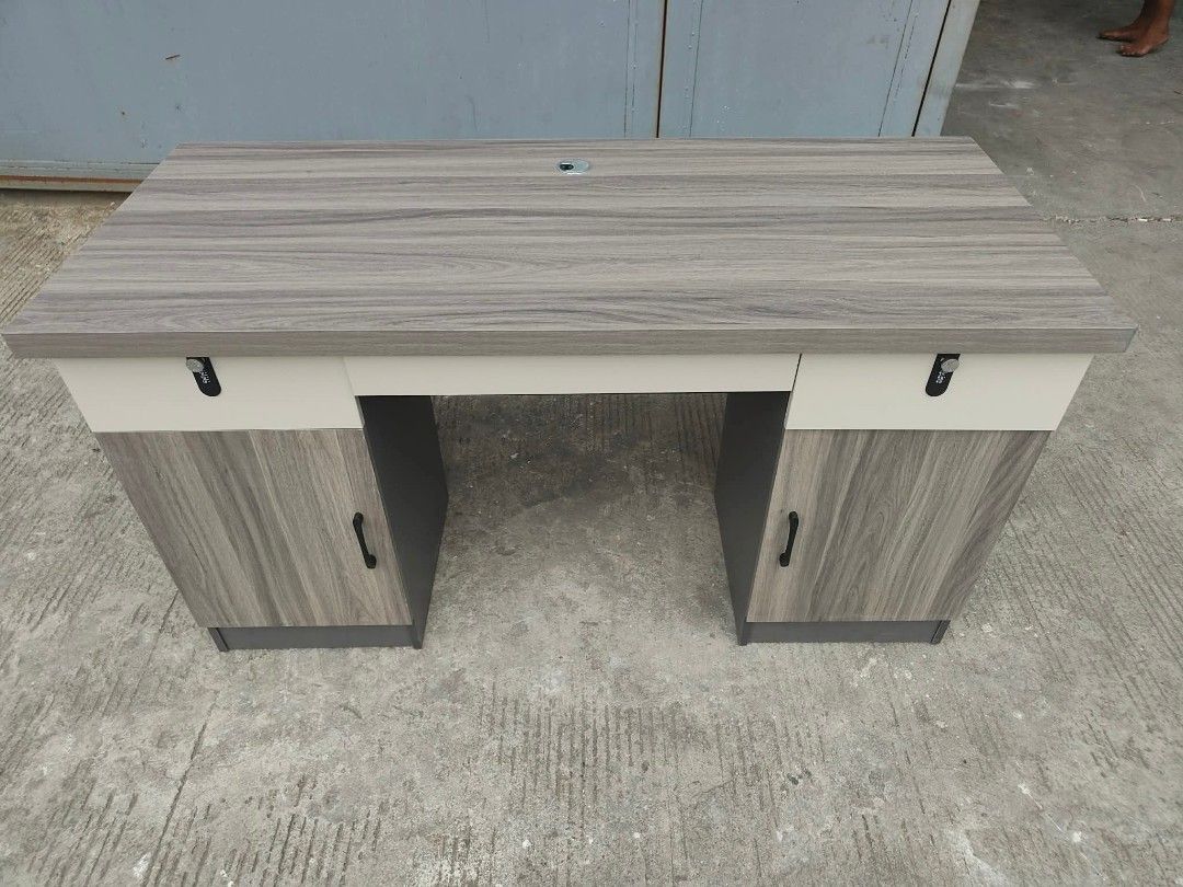 Office table Size 120x60x75cm (Category: Tables & Sets) located in Manila. Submitted by dolorchris69891 (Listing ID 1463125198, Image 3). Description: Office table Size 120x60x75cm Price 5750.