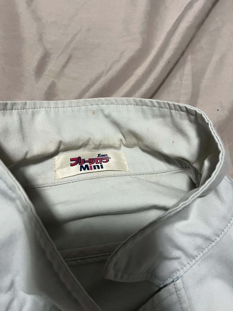 OGAWA Work Jacket (Category: Coats, Jackets and Outerwear) located in Mendez-Nunez. Submitted by franz321vi79284 (Listing ID 1463317581, Image 2). Description: - Light grey OGAWA work jacket - Two chest pockets with button closures - Two side pockets - Elasticated cuffs and hem - Zipper closure - Ideal for work or casual wear.