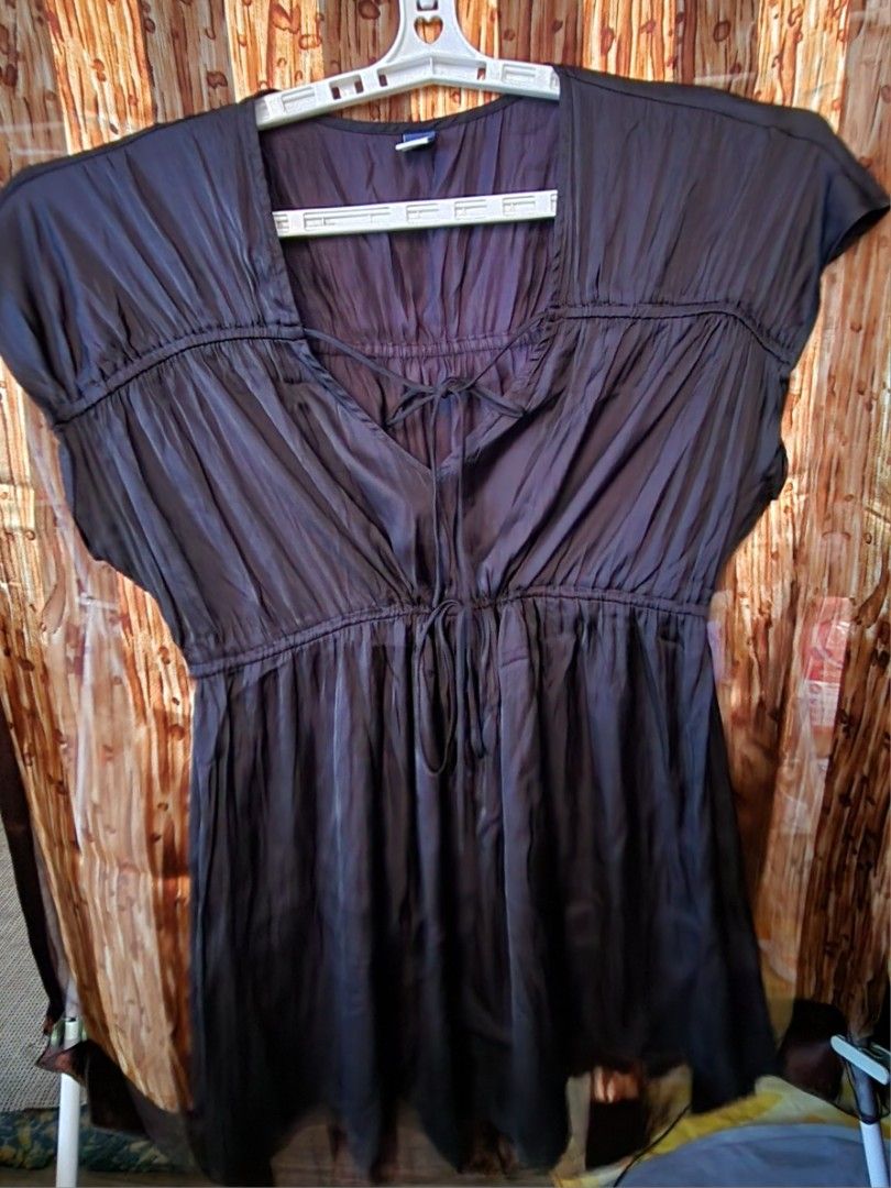 OLD NAVY Empire Waist Top (Category: Dresses) located in Makati City. Submitted by zenearth73f57 (Listing ID 1463236656, Image 1). Description: Empire waist top with adjustable tie for the waist. - Fabric is color black with sheen - Gathered empire waist for a flattering silhouette - Adjustable tie details at the neckline and waist - Comfortable short cap sleeves - Flowy and relaxed fit, ideal for casual outings Maternity line but can pass for re