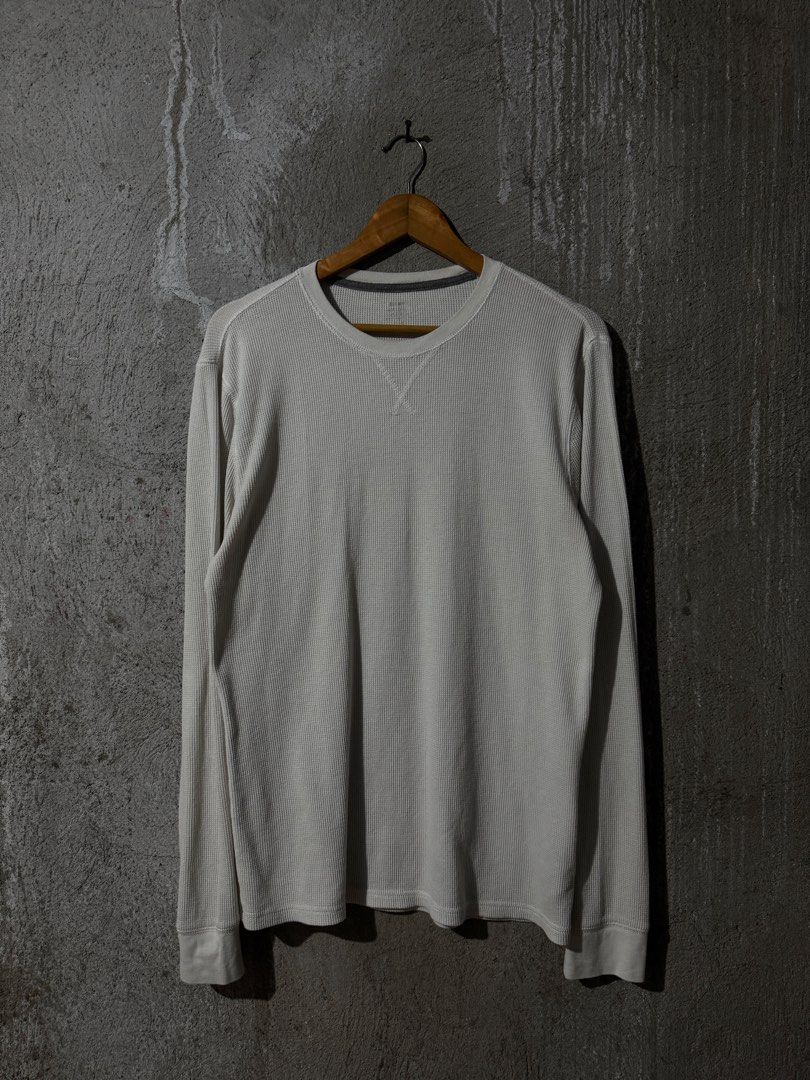Old Navy Long-sleeve Thermal Crewneck (Category: Coats, Jackets and Outerwear) located in Pasay City. Submitted by niel304 (Listing ID 1463180241, Image 1). Description: Condition: 9/10 Dimensions: 20.5x28 Size on tag: Large Issues: none.