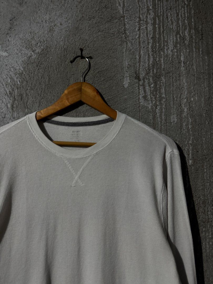 Old Navy Long-sleeve Thermal Crewneck (Category: Coats, Jackets and Outerwear) located in Pasay City. Submitted by niel304 (Listing ID 1463180241, Image 2). Description: Condition: 9/10 Dimensions: 20.5x28 Size on tag: Large Issues: none.