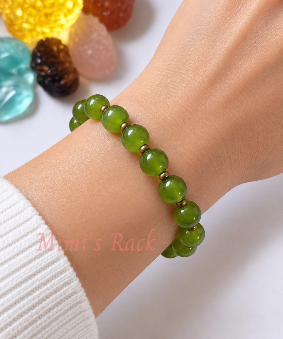 OLIVE GREEN CHALCEDONY BRACELET (Category: Bracelets) located in Taguig. Submitted by mimisrack (Listing ID 1463299377, Image 1). Description: 💚Earthy elegance with calming, prosperity-inspired energy -Olive Green Chalcedony promotes harmony, balance, and gentle clarity -Earth-toned green symbolizes growth, stability, and steady progress -Encourages calm communication and wise decision-making -Supports heart-centered confidence and emotional bal