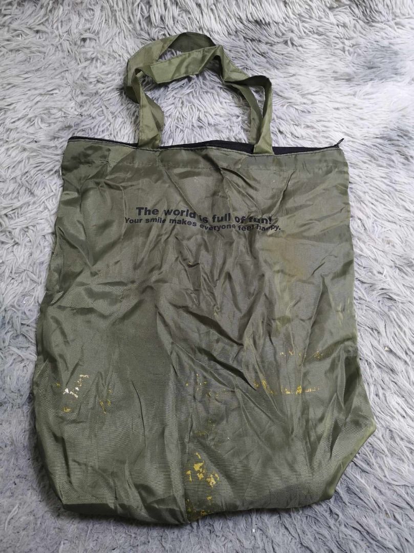 Olive green Zipper Closure Tote Bag (Category: Tote Bags) located in Santa Cruz. Submitted by jmy_surplus.2 (Listing ID 1463123025, Image 1). Description: Size ; L - 19.5 W - 15 Color ; Olive green Type ; Tote Bag Brand ; No brand Material ; Nylon Style ; Nylon Zipper Closure Durable Tote bag LR 129 JMY 3 Batch #223.